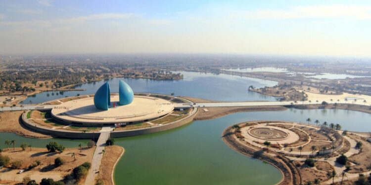 سرقة “حقيبة” بمؤتمر في بغداد تثير الجدل