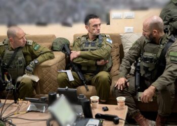الجيش الإسرائيلي .. “حرب الجنرالات” تخرج من الغرف المغلقة