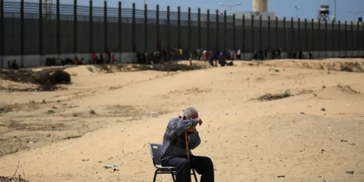 ماذا يحدث على حدود رفح بين مصر وغزة