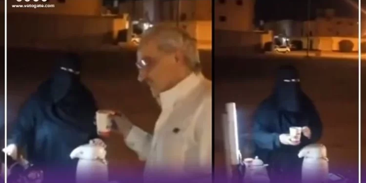 الوليد بن طلال يفاجئ بائعة شاي أثناء تجوله بالشارع بهدية ثمينة
