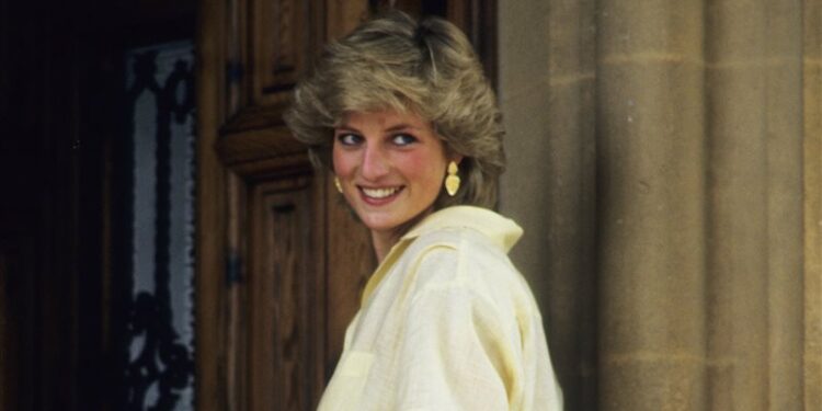 عرض مقتنيات خاصة بالأميرة ديانا في مزاد علني