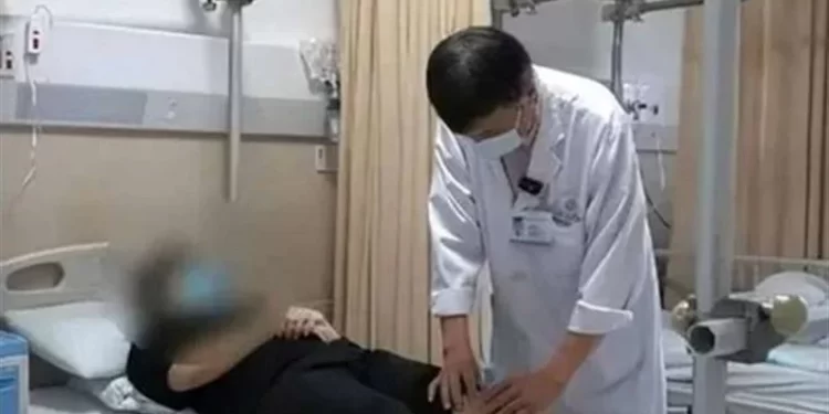 نوبة سعال حادة تكســر فخذ صيني والأطباء يكتشفون مفاجأة