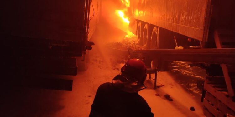 اخماد حريق كبير في علوة جميلة