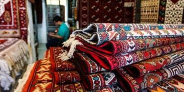 إيران .. ارسال السجاد اليدوي للخارج عبر “البريد”