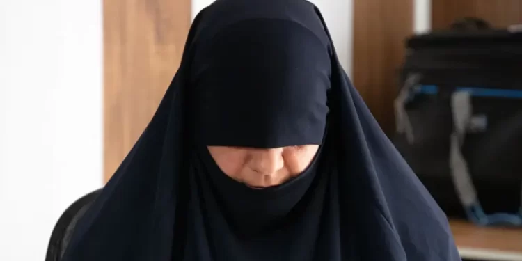 أرملة أبو بكر البغدادي تكشف للــ”BBC” تفاصيل حياتهما معاً