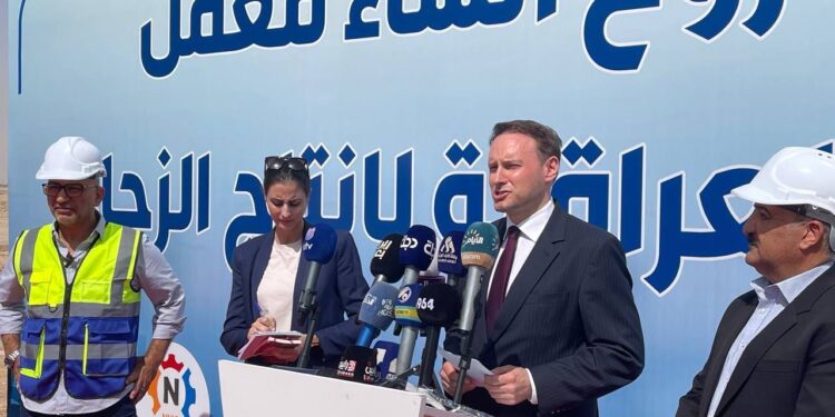 سفير المانيا يعلن المبــاشرة بتنفيذ مشروع مشترك مع العراق لانتاج الزجاج في النجف