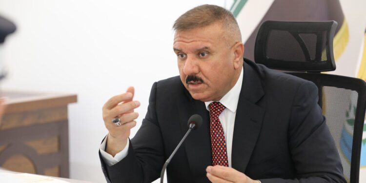 وزير الداخلية يرأس اجتماعاً في مديرية المرور العامة