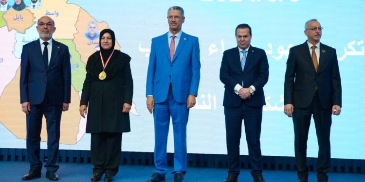 وزير النفط يؤكد ان التدريبَ ضرورة لتنميةِ القُـدراتِ والمهـاراتِ البشرية الفنيةِ