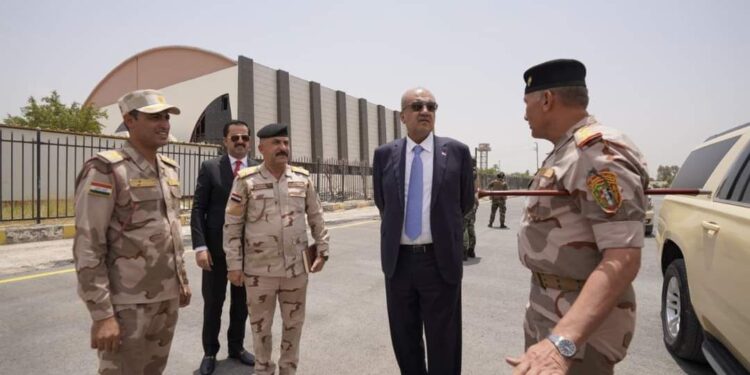 وزير الدفاع يتابـــع مراحل تأهيل واعمار مقر الكلية العسكرية