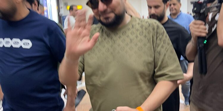 وصول الفنان حاتم العراقي الى البصرة