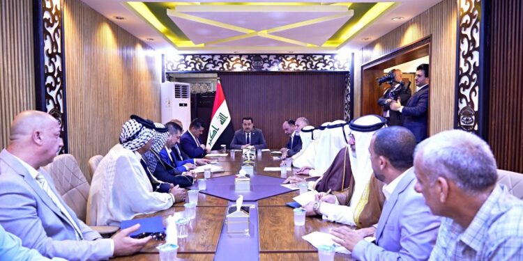 السوداني يلتقي شيوخ ووجهاء مدينة الأعظمية