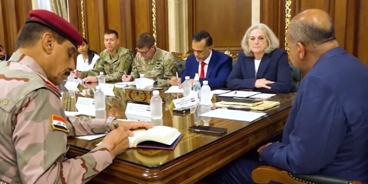اجتماع أمني مع السفيرة الأمريكية وقائد التحالف في وزارة الدفاع