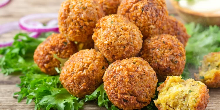 في اليوم العالمي للفلافل ,,, فوائدها وطريقة صنعها بشكل صحي