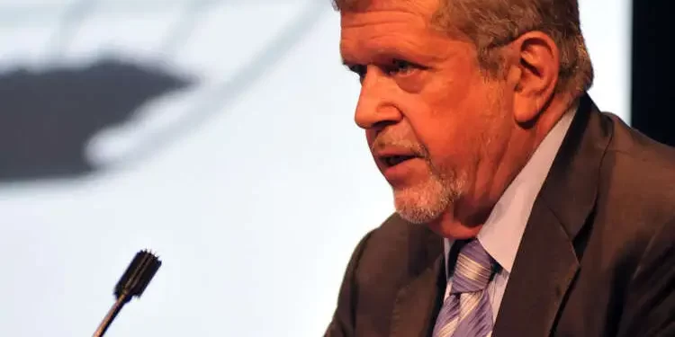 العصر الرقمي.. مخاطر وإحباطات