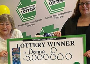 عجوز أمريكية تأخرت طائرتها ففازت بـ 5 ملايين $