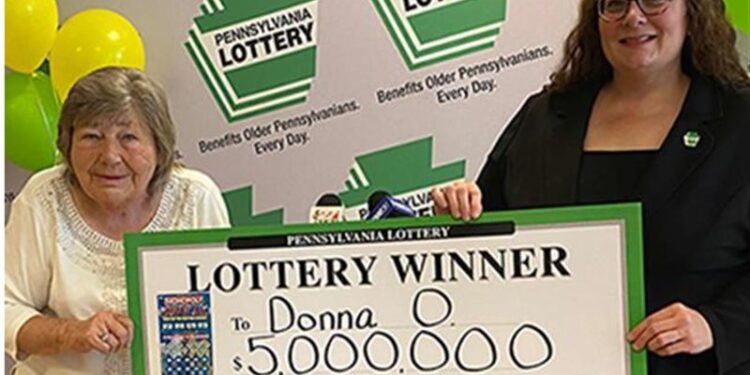 عجوز أمريكية تأخرت طائرتها ففازت بـ 5 ملايين $