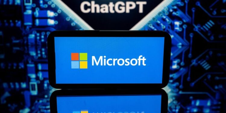 قرار من “مايكروسوفت” بشأن شراكتهـــا مع عملاق الذكاء الاصطناعي