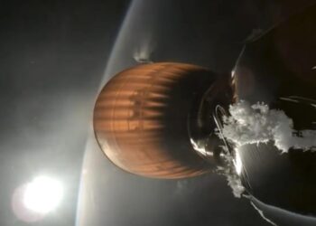 سبايس أكس تعلــــق عمل صواريخ “فالكون 9” موقتا