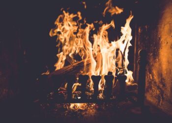 تاريخ اكتشاف النار وكيف تم استخدمها عبر العصور