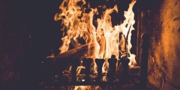 تاريخ اكتشاف النار وكيف تم استخدمها عبر العصور