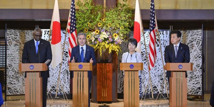 واشنطن وطوكيو تــــددان بــ”الصين” وتعمقان علاقاتهما الدفاعية