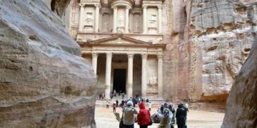 شرارة حرب غزة تصيب السياحة في الأردن