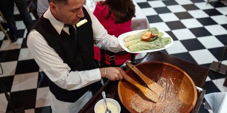 المكسيك تحتفل بمرور 100 عام على ابتكار سلطة سيزر