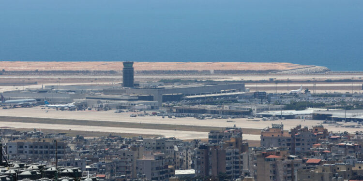 اللبنانيون يترقبون ضربة عسكرية إسرائيلية كبيرة