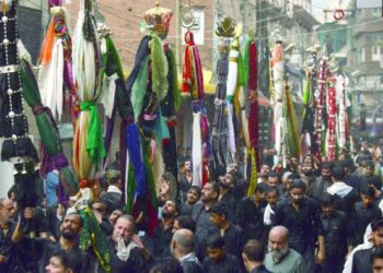 قلق وتحقيق وتوضيح على “اختفاء” 50 ألف باكستاني في العراق