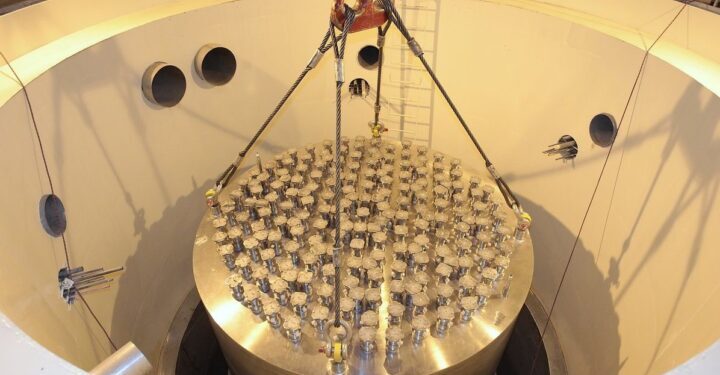 إيران.. كســــر الاحتكار بتصدير منتجات نووية