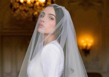 ملكة جمال الكون تحتفل بزواجها بفستان زفاف ملكي