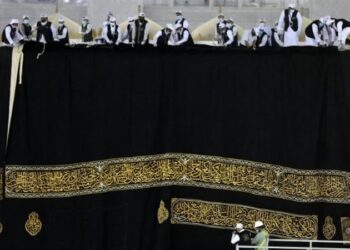 120 كيلو من أسلاك الذهب و100 من الفضة، مراسم تغيير كسوة الكعبة