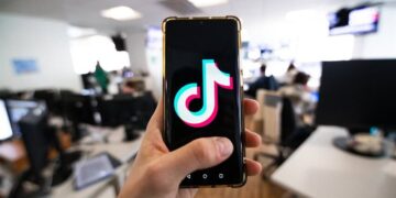 موظفة بأبرشية أمريكية تسرق أموالا من كنيسة لتحولها لـ “عملات تيك توك”