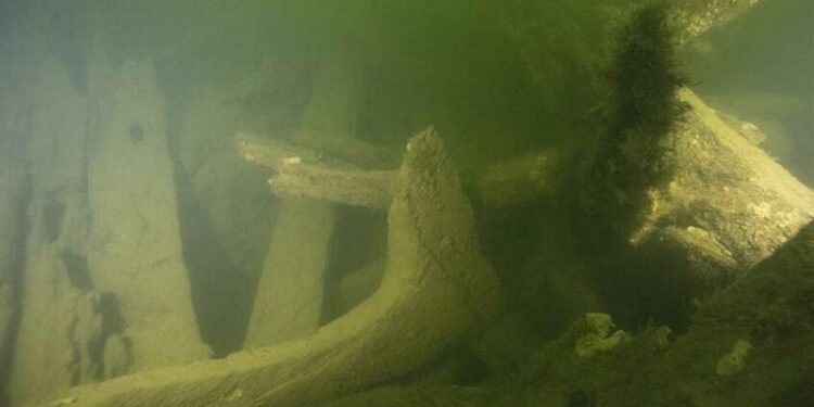 السويد.. العثور على سفينة من القرن التاسع عشر محملة بصناديق من الشمبانيا