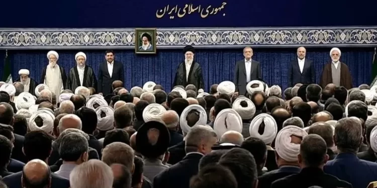 ايران.. بيزشكيان خلال مراسم تنصيبه رئيساً يشدد على امتـــلاك “قدرات ردعية دفاعية”