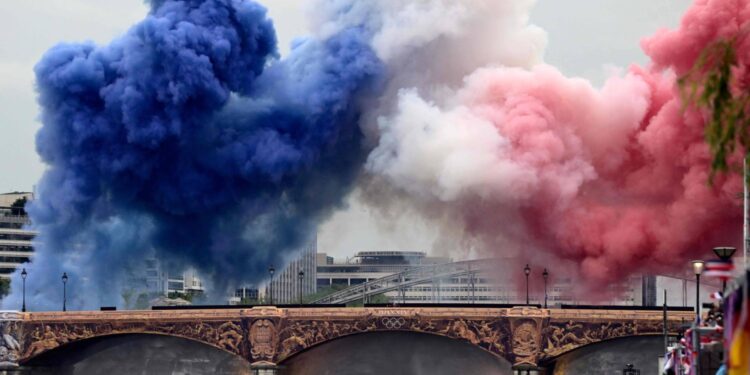 أولمبياد باريس.. افتتاح تاريخي مؤثر على نهر السين فاق التوقعات وأبهر العالم