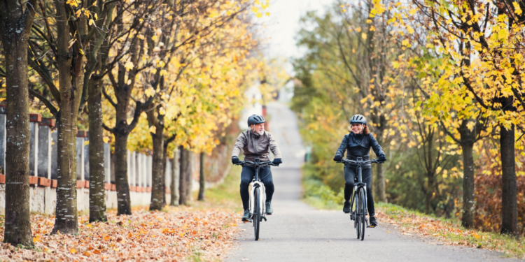 لعبة دراجات إلكترونية تنافس في العالم الحقيقي