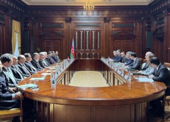 رئيس مجلس القضاء الأعلى يزور المحكمة العليا في أذربيجان