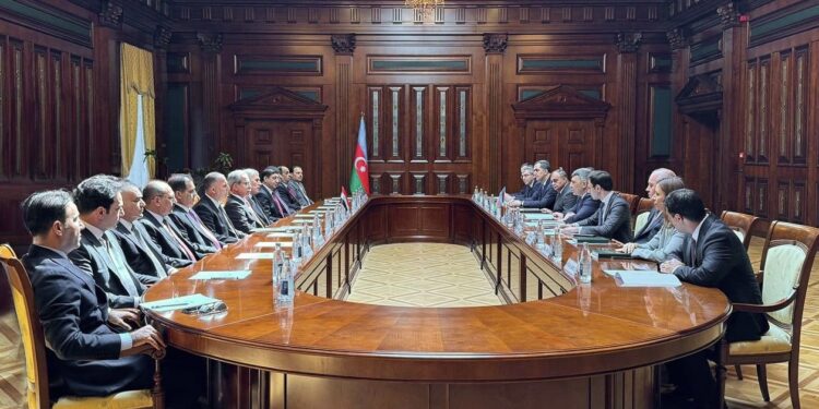 رئيس مجلس القضاء الأعلى يزور المحكمة العليا في أذربيجان