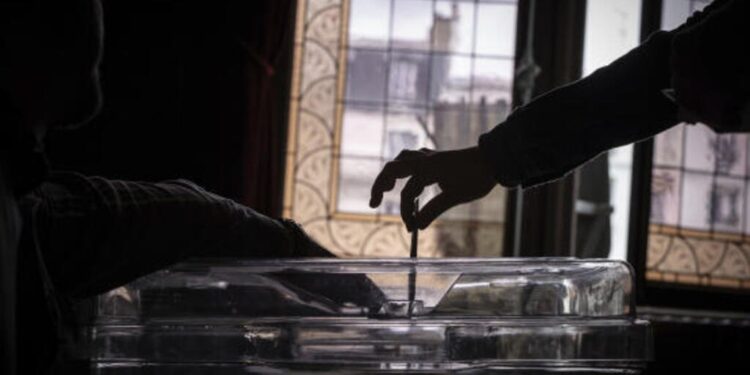 فرنسا .. انسحاب عشرات المرشحين من سباق الانتخابات التشريعية