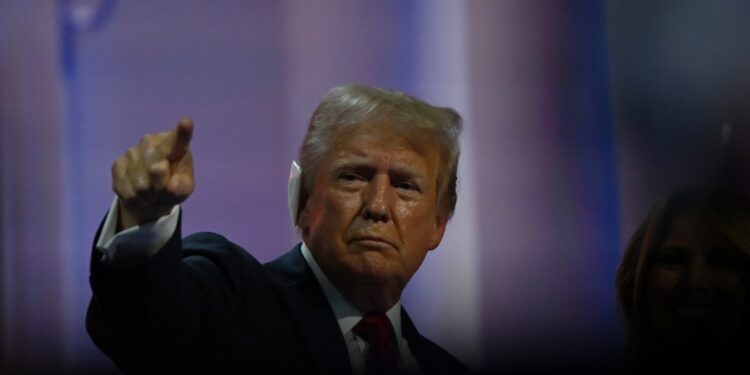 الكشف عن “حملة سرية” إيرانيـــة لتقويض ترشيح ترامب