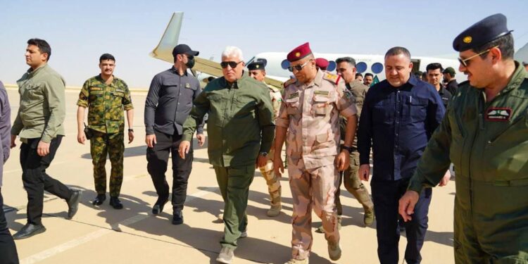 رئيس هيئة الحشد يزور قاعدة عين الأسد