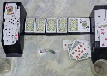 اعتقال 10 أشخاص يديرون صالة قمار وسط بغداد ,, بينهم امرأتان