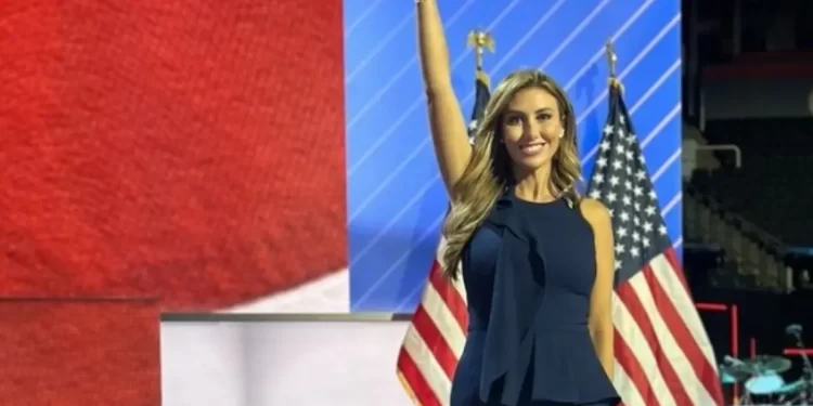 محامية حسناء عراقية تدافع عن ترمب