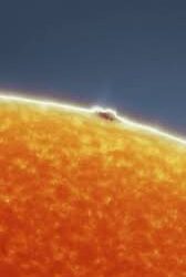 مصور فلكي يلتقط صورا مفصلة بشكل مذهل للشمس من فناء منزله