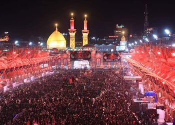 اكثر من 5 ملايين زائر من العراقيين والعرب والأجانب يحيون مراسم زيارة عاشوراء في كربلاء