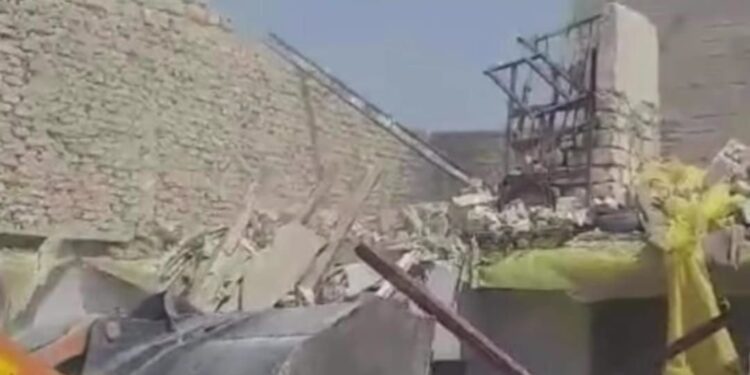 كربلاء.. قوة امنية تهدم منزل تاجر مخدرات