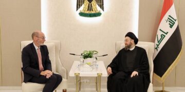 الحكيم يلتقي السفير البريطاني