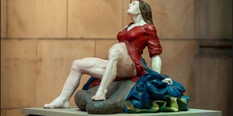 النمسا .. مخربون يقطعون رأس تمثال للعذراء وهي تلد بالمسيح