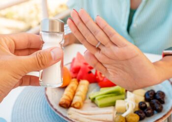 أطعمة عالية الصوديوم نأكلها يومياً بينها مأكولات حلوة تجنبـــها